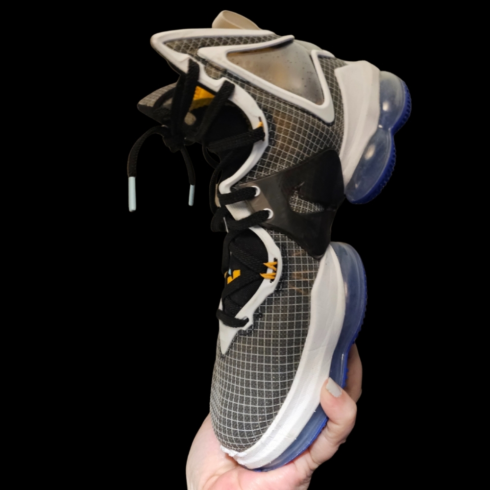 LeBron 19 - Picture 3 of 3